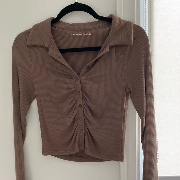 Abercrombie | Long Sleeve Ruched Polo Top - Picture 2 of 6